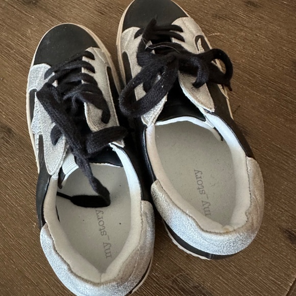 Converse - Picture 2 of 3